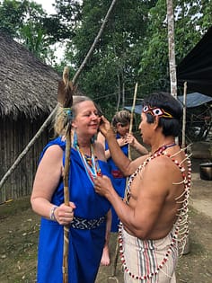 Chaman Shuar Amazonie Equatorienne avec Katia